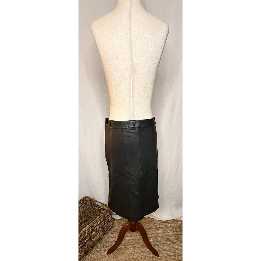 Vintage Isaac Mizrahi Black Leather Paneled A-Line Skirt
Size 6 - Picture 2 of 6